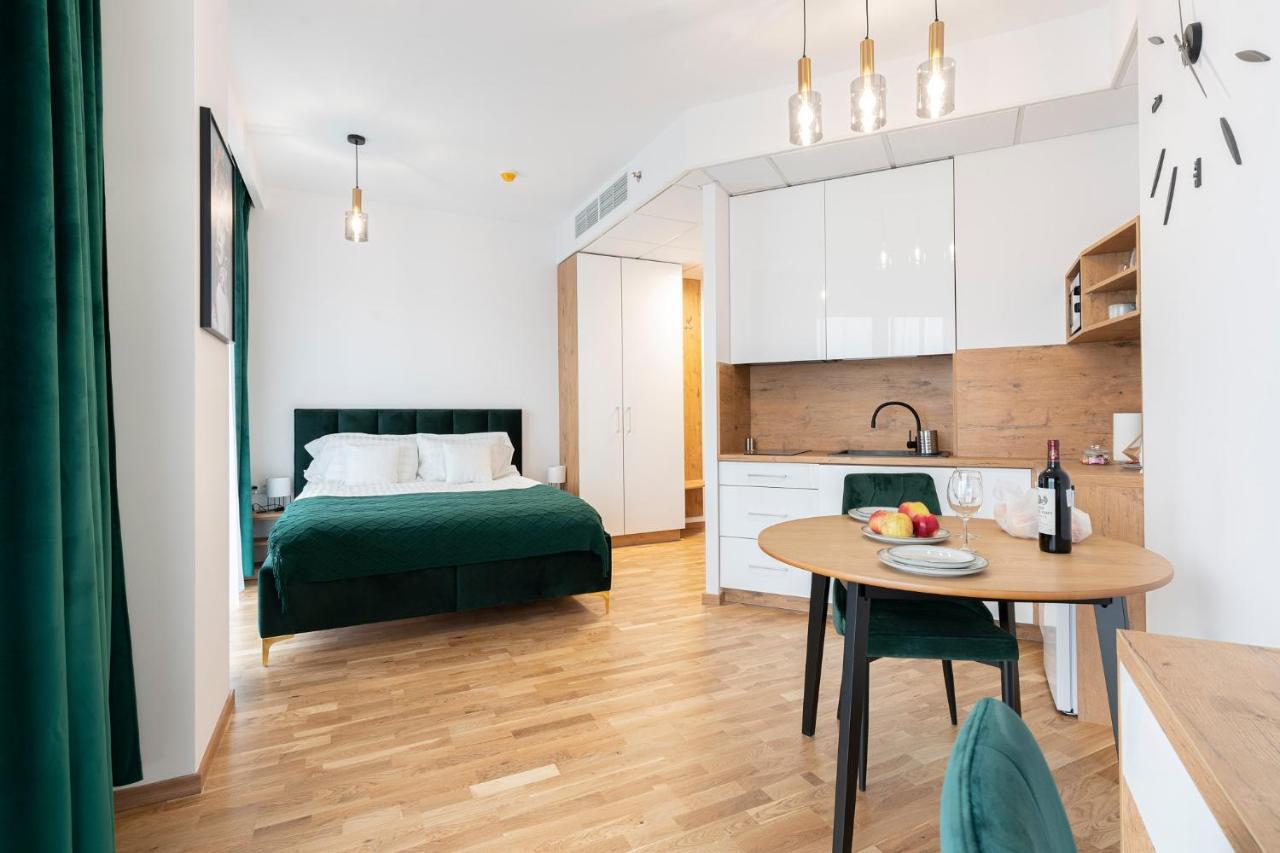 Apartamenty Wola Tower Warsaw Exterior photo