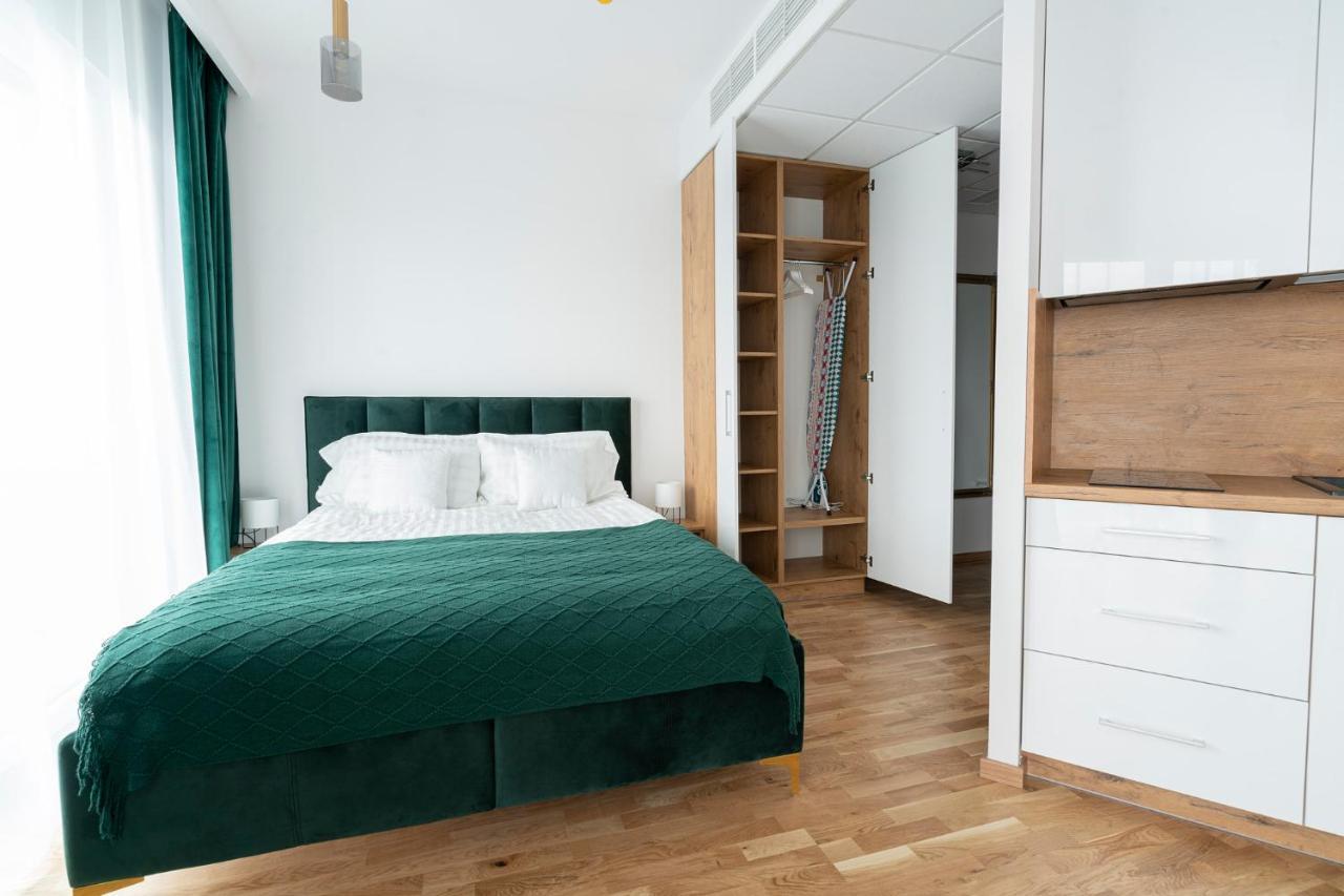 Apartamenty Wola Tower Warsaw Exterior photo