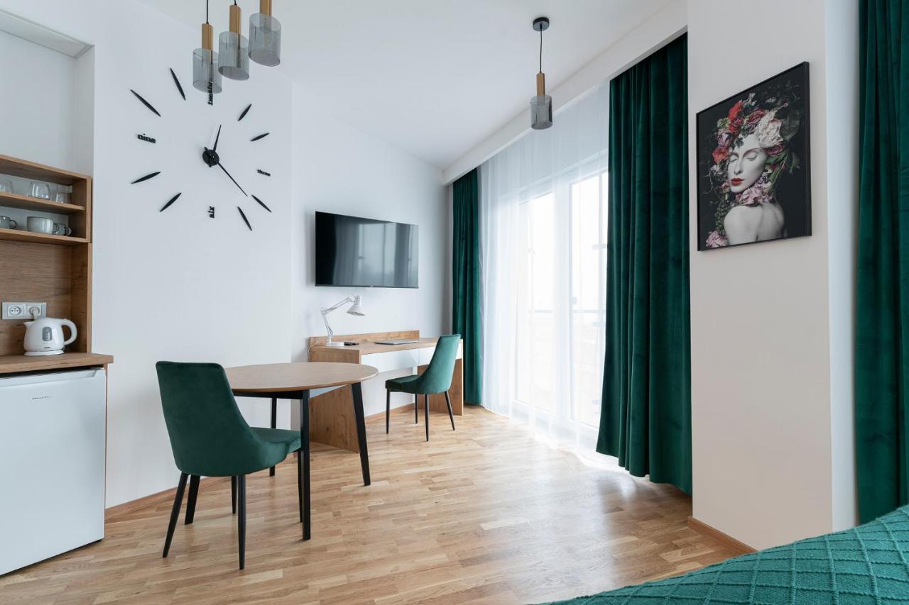 Apartamenty Wola Tower Warsaw Exterior photo