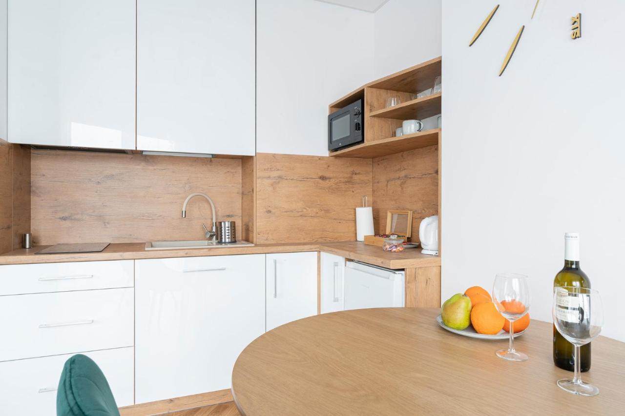 Apartamenty Wola Tower Warsaw Exterior photo