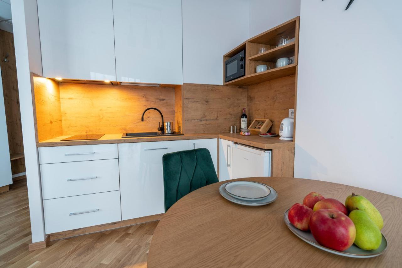 Apartamenty Wola Tower Warsaw Exterior photo
