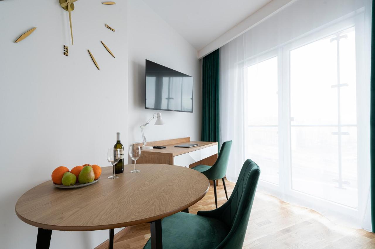 Apartamenty Wola Tower Warsaw Exterior photo