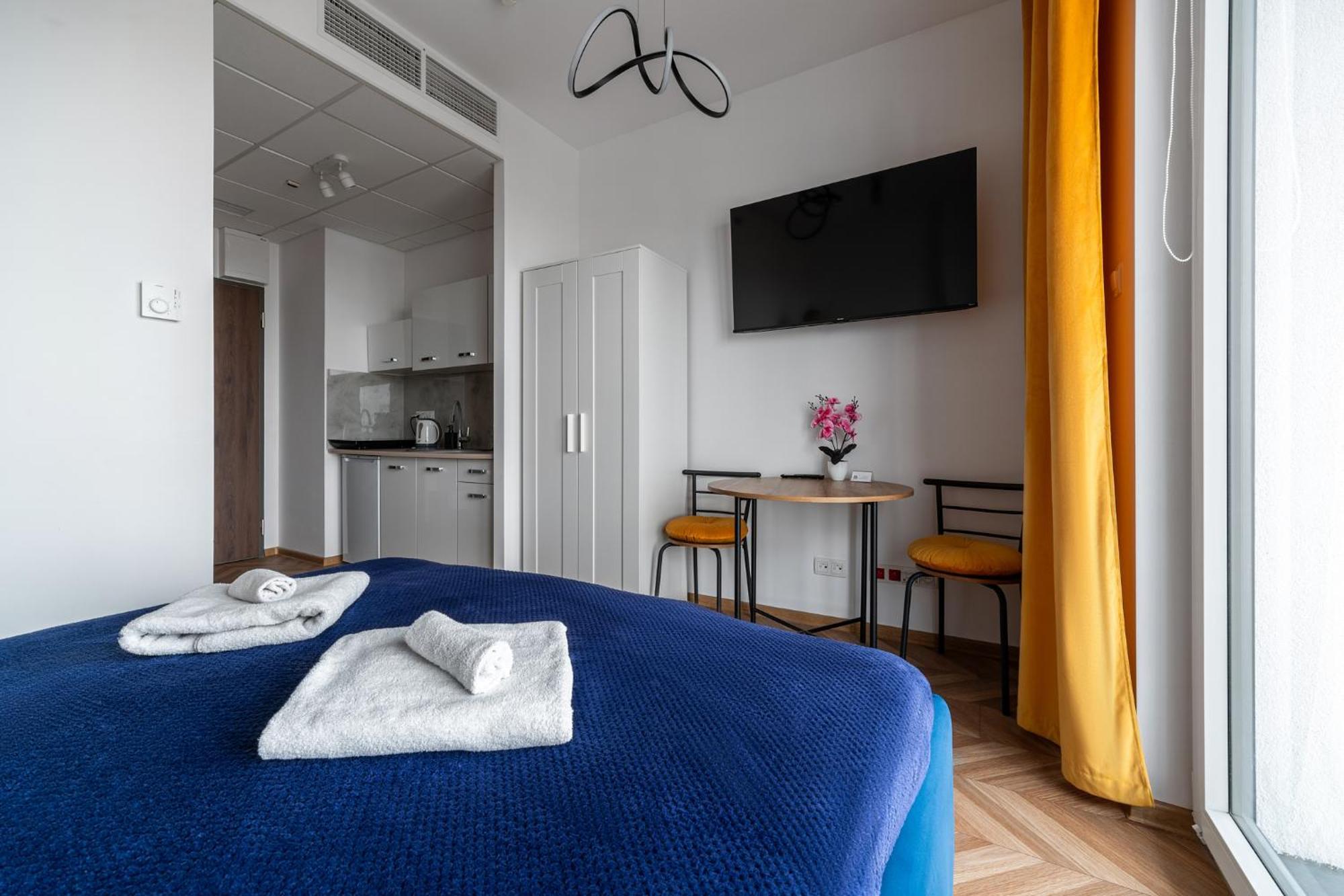 Apartamenty Wola Tower Warsaw Exterior photo