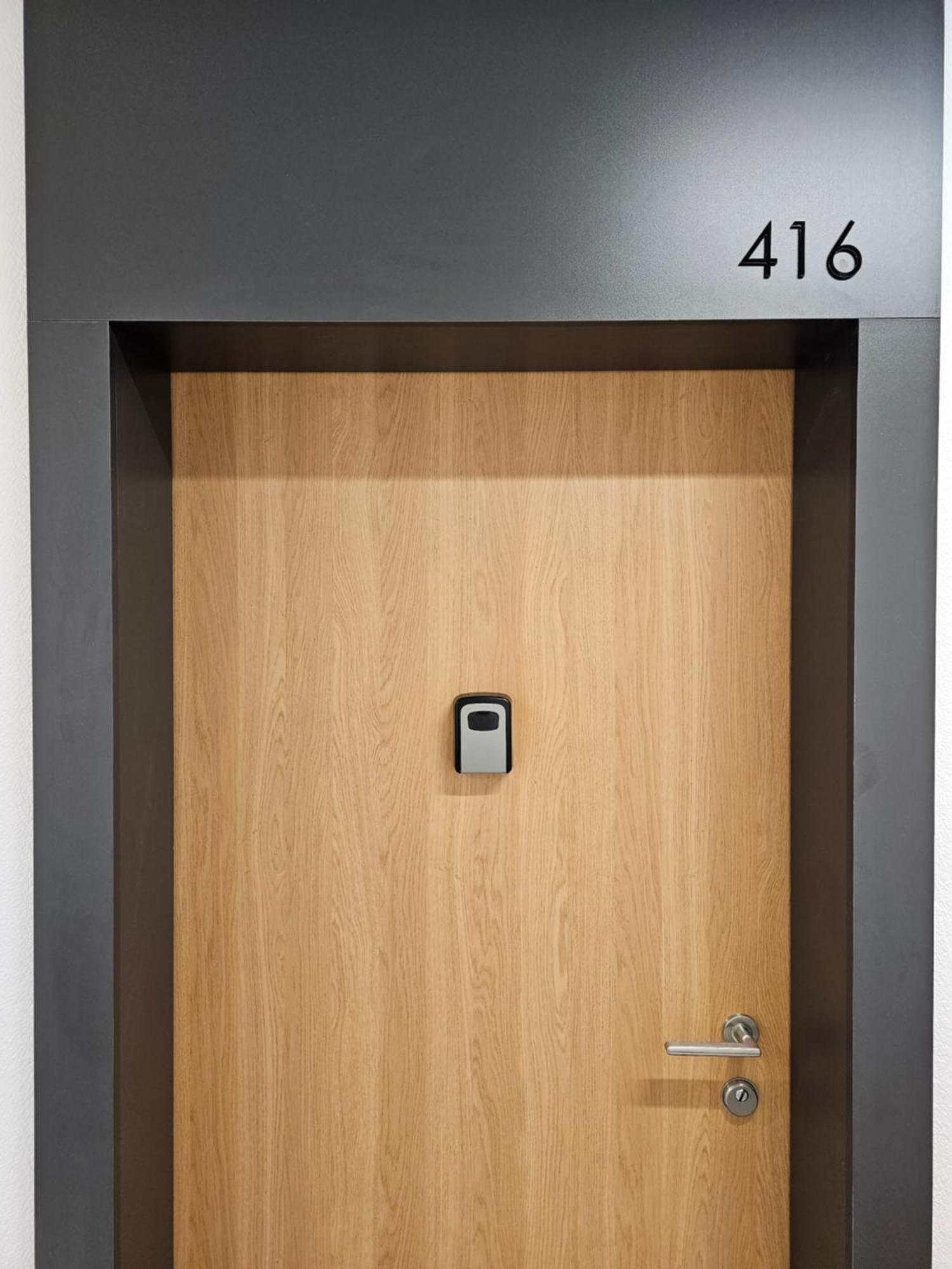 Apartamenty Wola Tower Warsaw Exterior photo