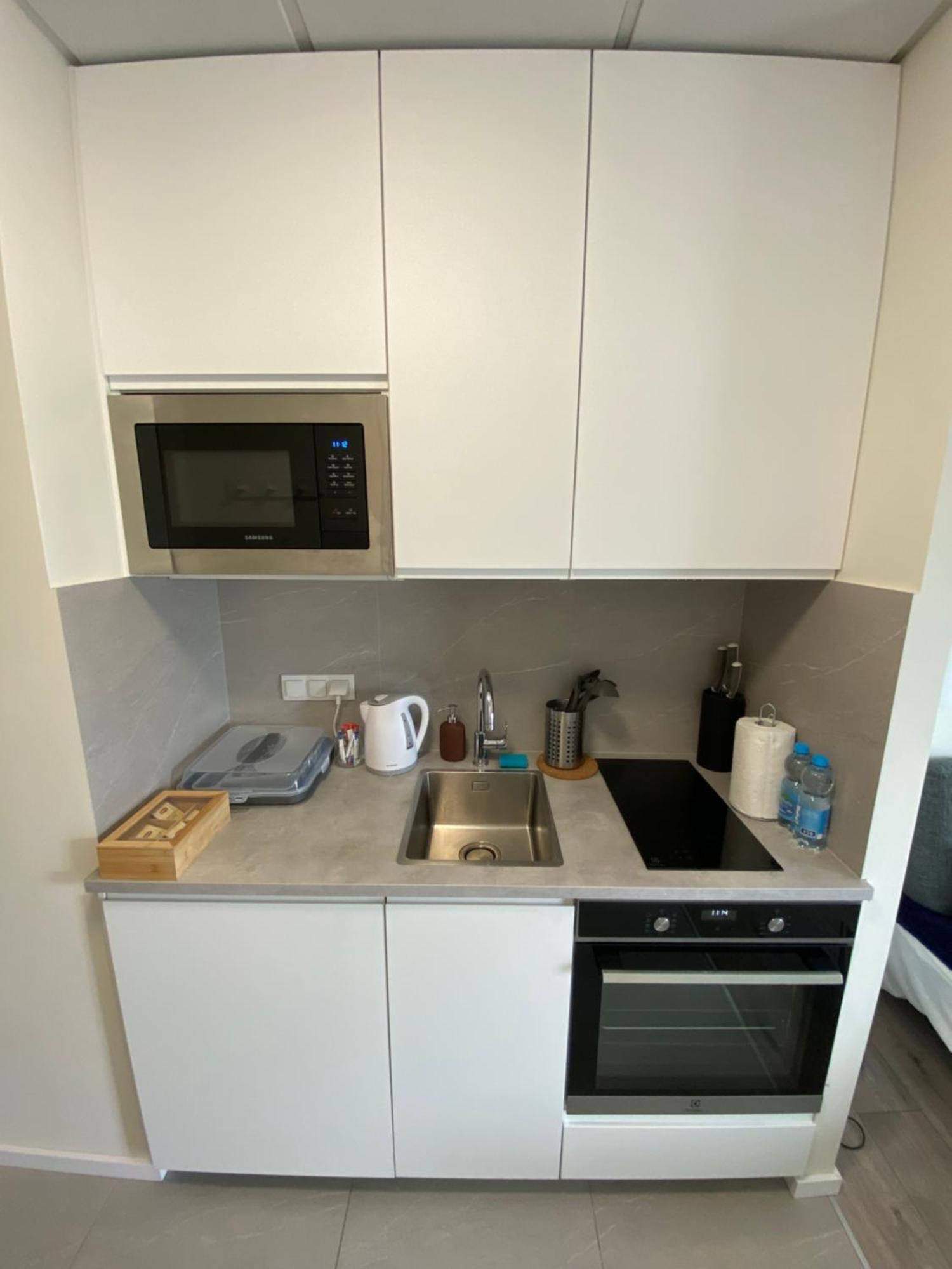 Apartamenty Wola Tower Warsaw Exterior photo