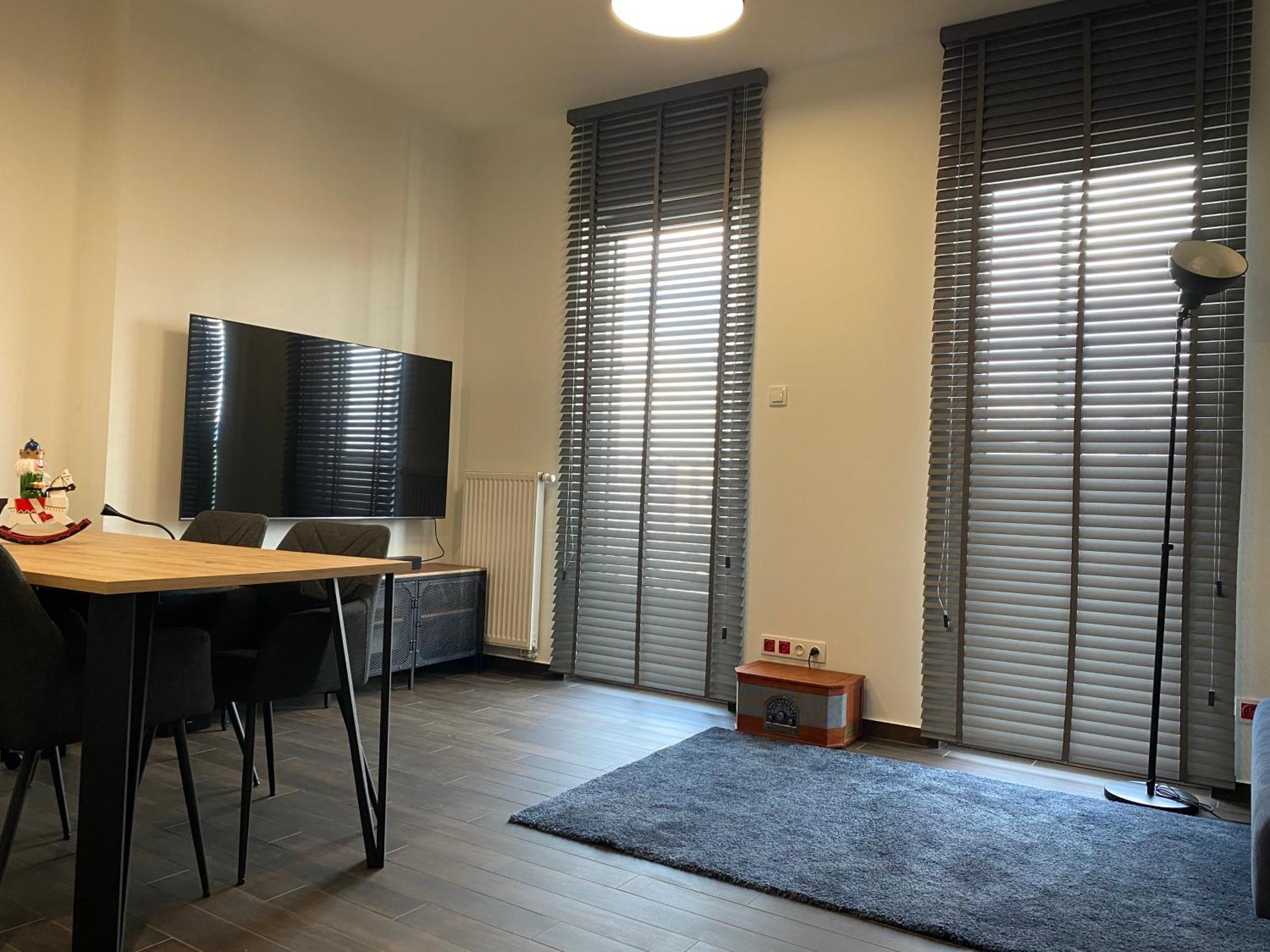Apartamenty Wola Tower Warsaw Exterior photo