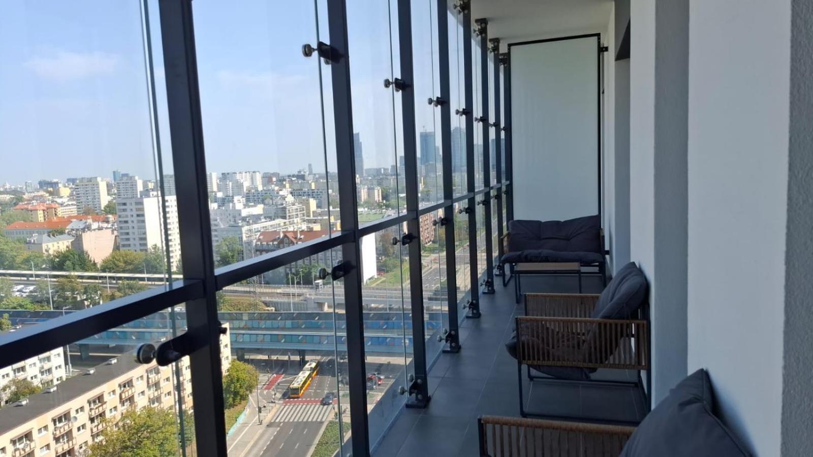 Apartamenty Wola Tower Warsaw Exterior photo